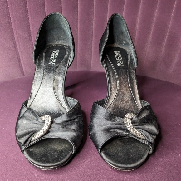 Kenneth Cole Reaction Size 7 Black Satin‎ Formal Heels with Rhinestones - Picture 2 of 6